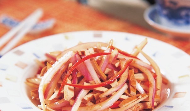 图片[1]-洋葱炒豆干-锦囊菜谱