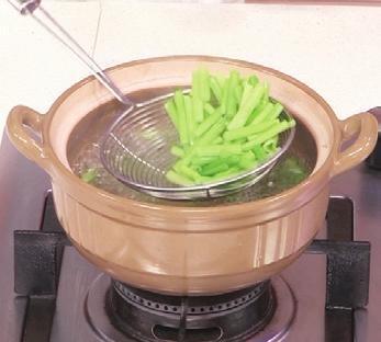 图片[5]-橄榄油芹菜拌核桃仁的做法-橄榄油芹菜拌核桃仁怎么做