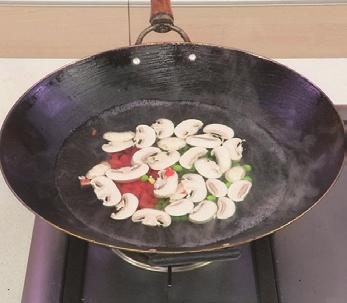 图片[3]-豌豆炒口蘑怎么做-豌豆炒口蘑的做法