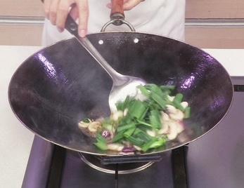 图片[5]-蒜香口蘑菠菜卷的做法-蒜香口蘑菠菜卷怎么做