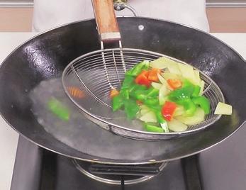 图片[4]-彩椒炒土豆片的做法-彩椒炒土豆片怎么做