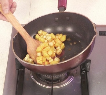 图片[5]-拔丝红薯莲子怎么做-拔丝红薯莲子的做法