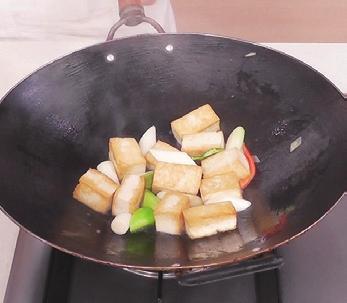 图片[4]-农家葱爆豆腐怎么做-农家葱爆豆腐的做法