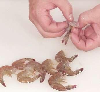 图片[2]-黑白蒜蓉蒸虾怎么做-黑白蒜蓉蒸虾的做法