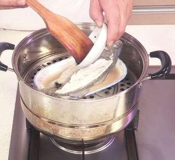图片[6]-豉汁蒸鲈鱼怎么做-豉汁蒸鲈鱼的做法